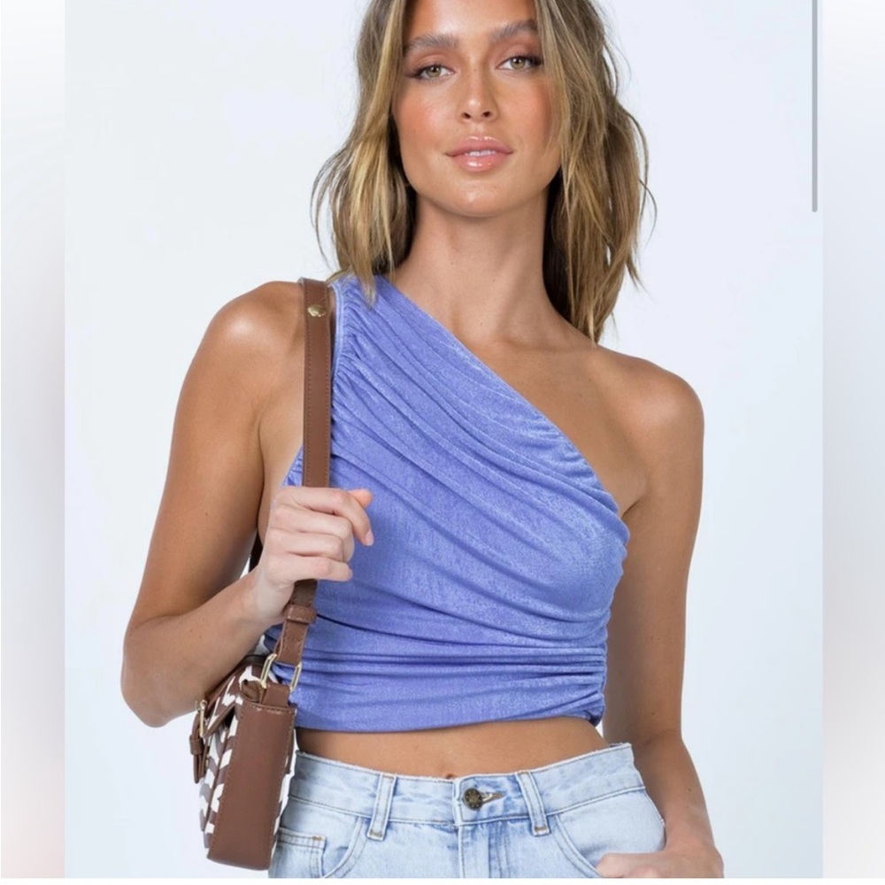NWT Lionness Top